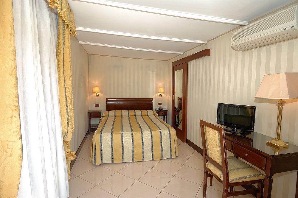 Hotel Hesperia Венеція Екстер'єр фото